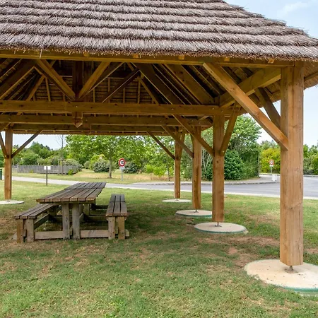 Seasonova Le Plan D'eau Camping Saint-Yrieix-sur-Charente